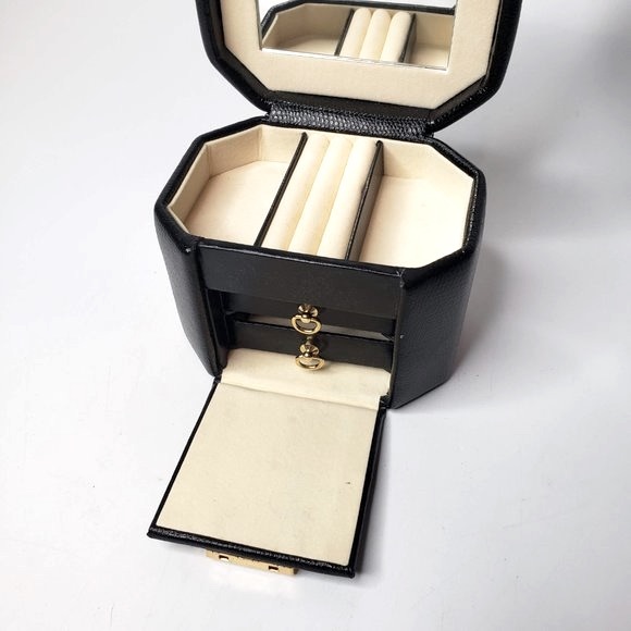 Vintage Wolf Designs Pebble Leather Mini Jewelry Display Box with Key and Mirror - Picture 11 of 12